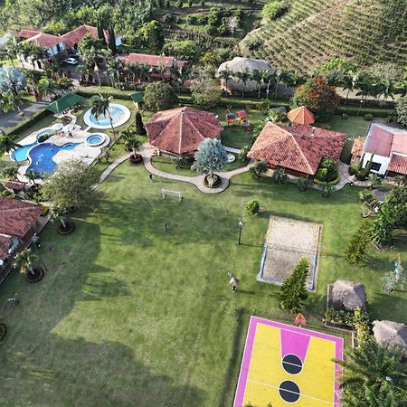 La Victoria Hotel Campestre กิมบายา ภายนอก รูปภาพ