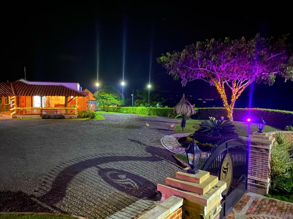 La Victoria Hotel Campestre กิมบายา ภายนอก รูปภาพ